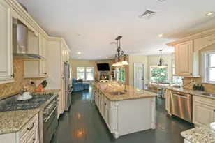 4 Hampton Ct, Huntington, NY 11743 - Photo 8
