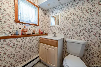9 Johnson Place, Lindenhurst, NY 11757 - Photo 12