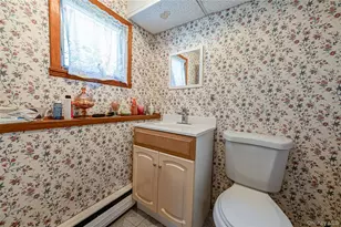 9 Johnson Pl, Lindenhurst, NY 11757 - Photo 12