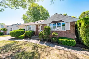 9 Johnson Pl, Lindenhurst, NY 11757 - Photo 2