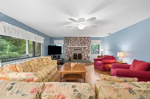37 Fanning Ave, Hampton Bays, NY 11946 - Photo 4
