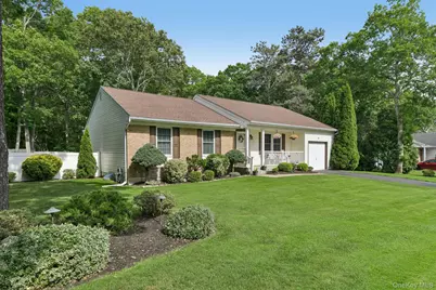 15 Chardonnay Drive, Coram, NY 11727 - Photo 2