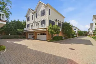 23 Mariners Walk, Oyster Bay, NY 11771 - Photo 2