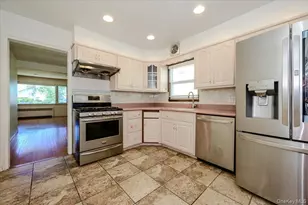 567 Oxford Rd, Cedarhurst, NY 11516 - Photo 8