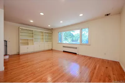 567 Oxford Road, Cedarhurst, NY 11516 - Photo 2