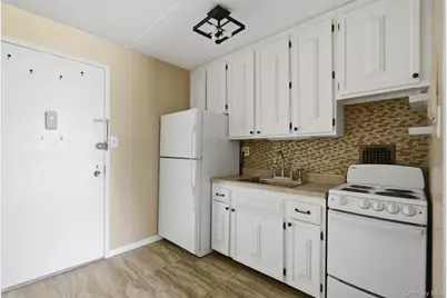 160 Academy Street #3P, Poughkeepsie, NY 12601 - Photo 8