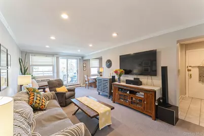 61 Maine Avenue #D14, Rockville Centre, NY 11570 - Photo 2