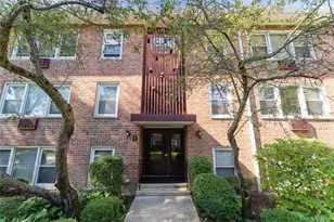 61 Maine Ave, Rockville Centre, NY 11570 - Photo 18