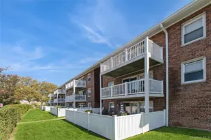 61 Maine Ave, Rockville Centre, NY 11570 - Photo 20