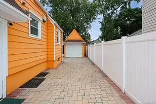 194 Holly Ave, Hempstead, NY 11550 - Photo 28
