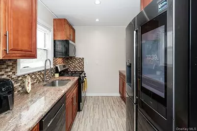 194 Holly Avenue, Hempstead, NY 11550 - Photo 14