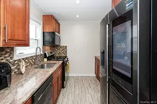 194 Holly Ave, Hempstead, NY 11550 - Photo 14