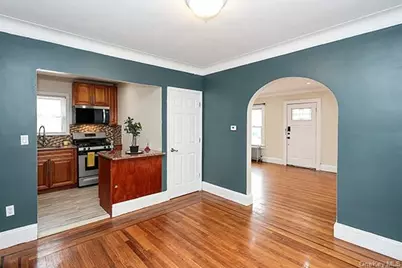 194 Holly Avenue, Hempstead, NY 11550 - Photo 10