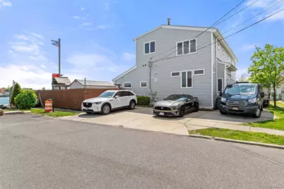 125 Beach 3rd Street, Far Rockaway, NY 11691 - Photo 4