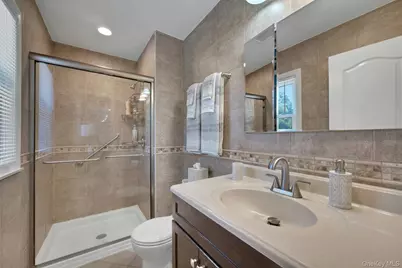 101 Windsor Oval, New Rochelle, NY 10805 - Photo 14