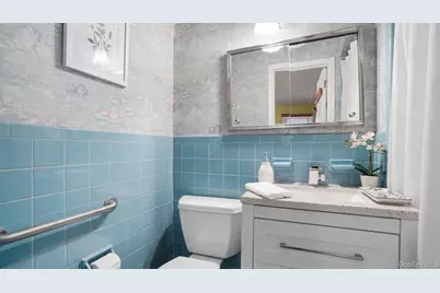 54 E Maujer Street, Valley Stream, NY 11580 - Photo 12