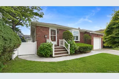 54 E Maujer Street, Valley Stream, NY 11580 - Photo 2