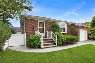 54 E Maujer St, Valley Stream, NY 11580 - Photo 2