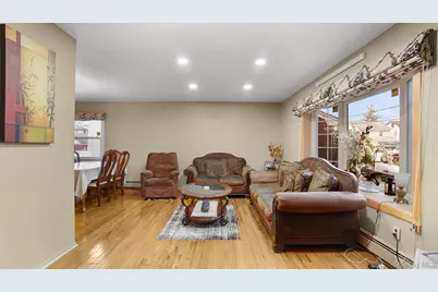 54 E Maujer Street, Valley Stream, NY 11580 - Photo 4