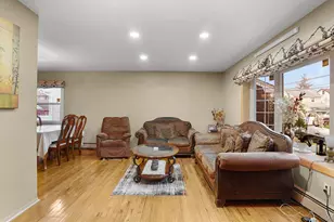 54 E Maujer St, Valley Stream, NY 11580 - Photo 4