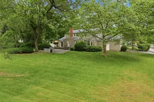 455 Deer Pk Rd, Dix Hills, NY 11746 - Photo 18