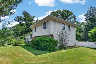 14 Mark Dr, Smithtown, NY 11787 - Photo 4