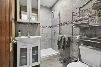 5612 Delafield Avenue, Bronx, NY 10471 - Photo 16