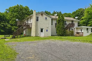 598 N Quaker Ln, Hyde Park, NY 12538 - Photo 2