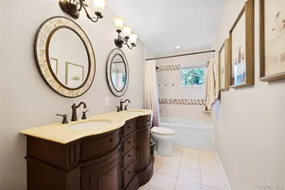 65 W Bayberry Road, Islip, NY 11751 - Photo 32