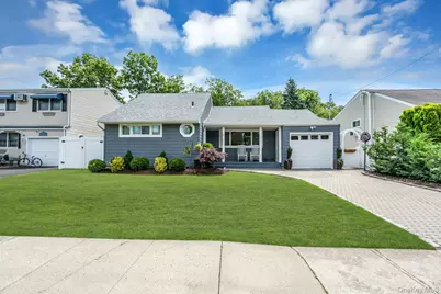 31 Jane Drive, North Babylon, NY 11703 - Photo 2