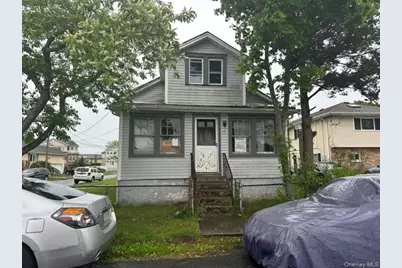 17 Mound Street, Lindenhurst, NY 11757 - Photo 1
