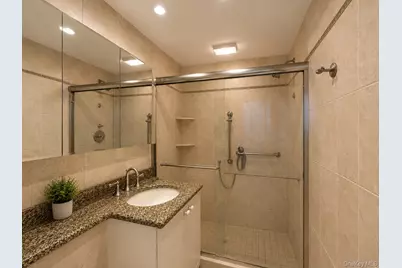 27110 Grand Central Parkway #7V, Floral Park, NY 11005 - Photo 20