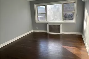 14 Linden St, Great Neck, NY 11021 - Photo 2