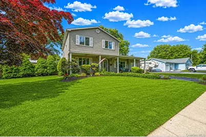 7 Resiak Court, Holbrook, NY 11741 - Photo 1