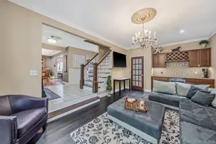 7 Resiak Ct, Holbrook, NY 11741 - Photo 4