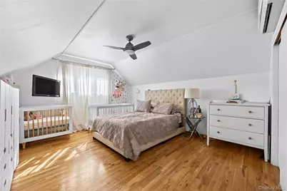 6907 Little Neck Parkway, Glen Oaks, NY 11004 - Photo 14