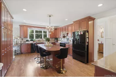 2 Mercedes Court, Patchogue, NY 11772 - Photo 12