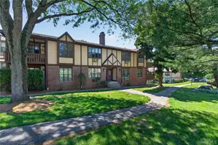 425 Sierra Vista Ln, Valley Cottage, NY 10989 - Photo 4
