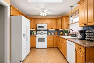 119 Stuyvesant Dr, Port Jefferson Station, NY 11776 - Photo 4
