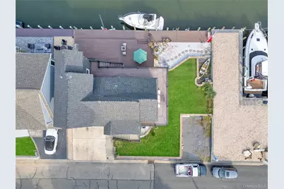 998 Pacific Street, Lindenhurst, NY 11757 - Photo 32