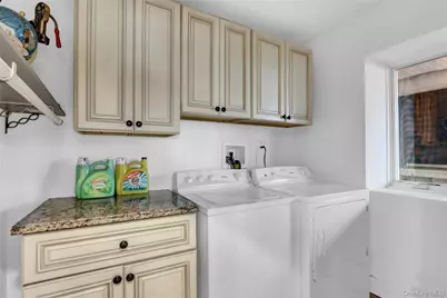 998 Pacific Street, Lindenhurst, NY 11757 - Photo 24