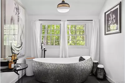 12 North Quarter Rd, Westhampton, NY 11977 - Photo 2