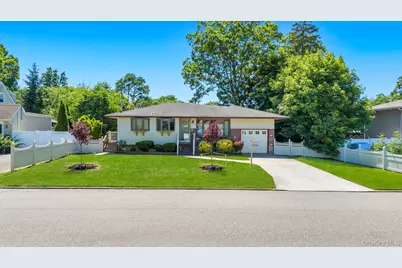 256 W 4th Street, Deer Park, NY 11729 - Photo 4