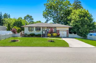 256 W 4th St, Deer Park, NY 11729 - Photo 4