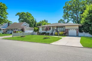 256 W 4th St, Deer Park, NY 11729 - Photo 2