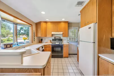 256 W 4th Street, Deer Park, NY 11729 - Photo 14