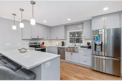 19 Groveland Avenue, East Quogue, NY 11942 - Photo 2
