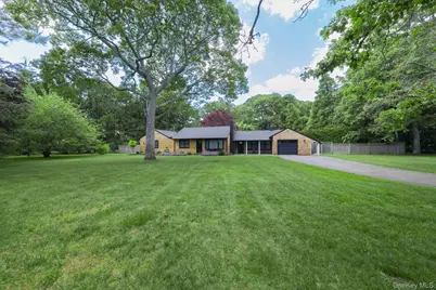 19 Groveland Avenue, East Quogue, NY 11942 - Photo 10