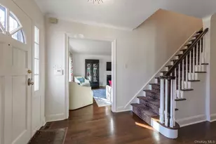 47 Whistler Rd, Manhasset, NY 11030 - Photo 2