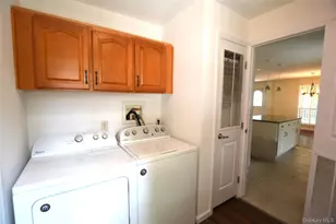 1661 Old Country Rd, Riverhead, NY 11901 - Photo 12